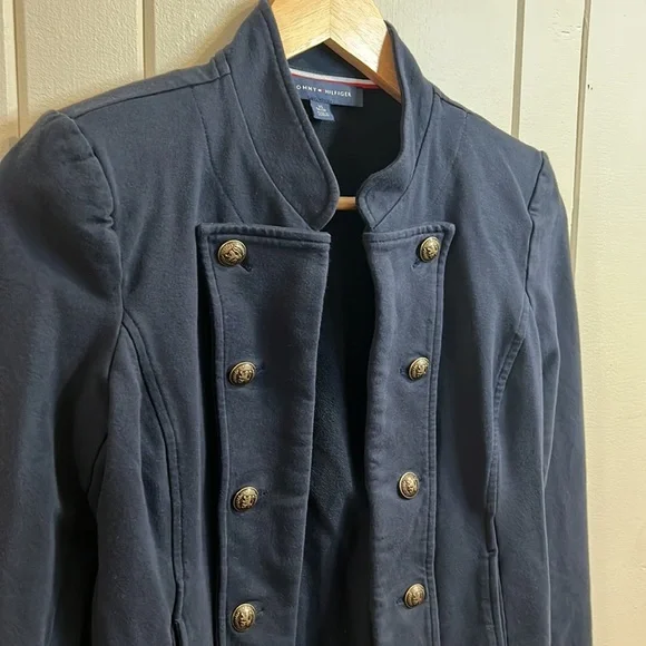 Tommy Hilfiger military band blazer. Super soft, brass buttons, and pockets - Picture 2 of 9